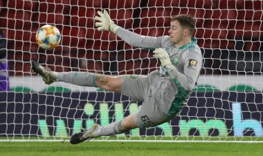 Celtic: Fans left underwhelmed by news that Conor Hazard has signed a new contract