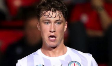 CELTIC DEFENDER IN CRUNCH TALKS