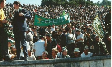 Photo Of The Day: Celtic Fan's Two-Stick Banner Lisbon '67 |