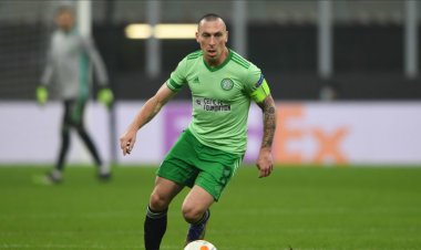 "The club need to wake up"; Celtic warned by yet another pundit not to let Scott Brown go next season - 67 Hail Hail