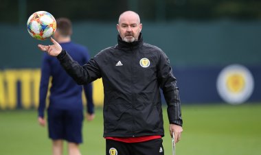 Celtic manager target Steve Clarke makes attempt to calm down angry Bhoys fans