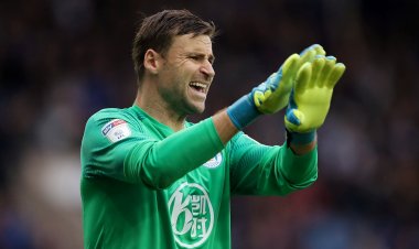 Celtic: Ex-club star urges club to move for David Marshall