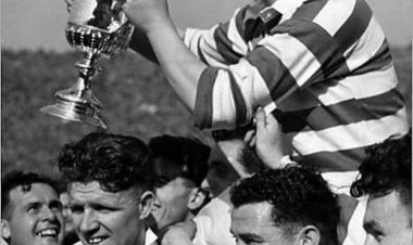 Photo Of The Day: John McPhail Lifts The Scottish Cup (1951) | The Cel