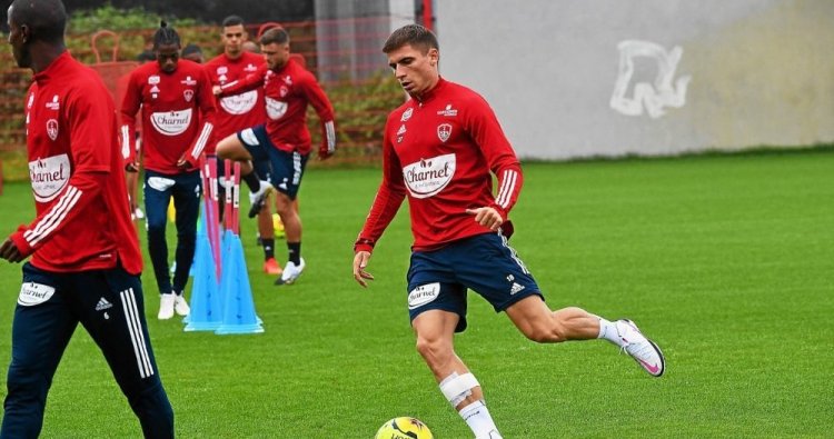 Celtic reignite interest in Brest defender Romain Perraud | The Celtic