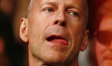 Bruce Willis shows off his Celtic credentials