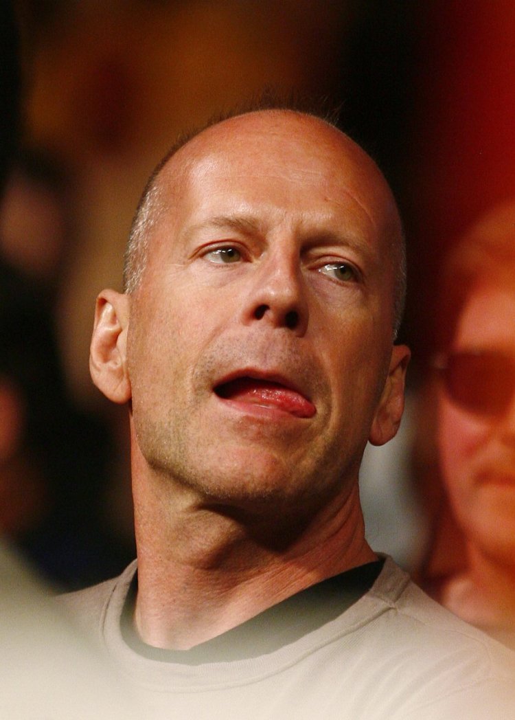 Bruce Willis shows off his Celtic credentials