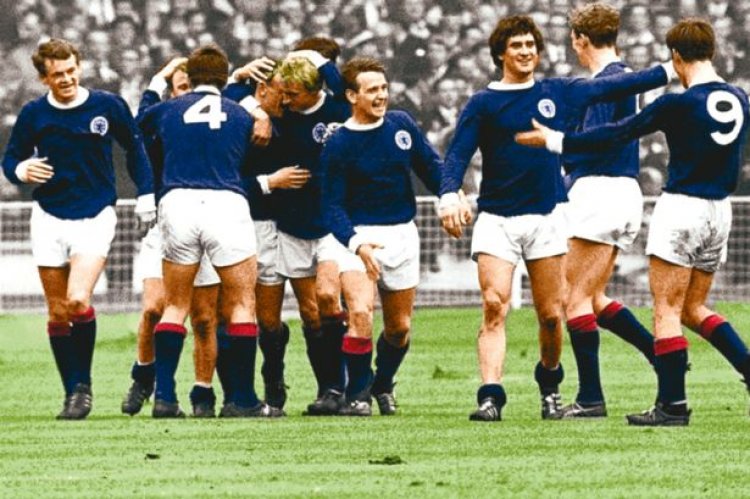 Days After his Dukla Double Celtic's Willie Wallace plays for Sco