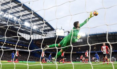 Celtic: Hoops open talks with Fraser Forster