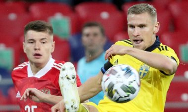 Carl Starfelt to Celtic is done deal but defender faces Parkhead waiting game