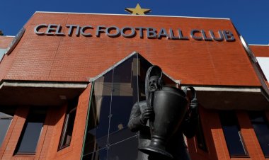 Celtic: Fans rage as squad emerges for Midtjylland clash