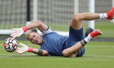 Tottenham goalkeeper Joe Hart shows his focus amid Celtic transfer talks