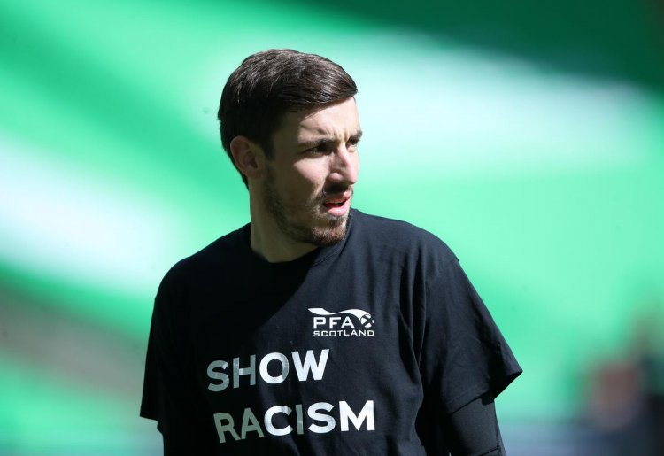 Celtic goalkeeper Barkas mystifies ex-England goalkeeper after error