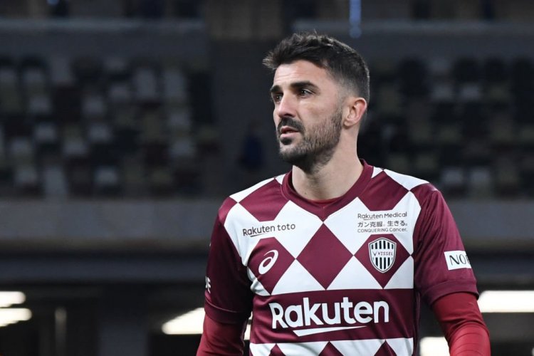 David Villa reacts as Kyogo Furuhashi completes Celtic move