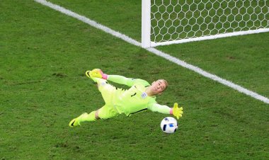 Video: Joe Hart's best saves as Celtic near new No.1 goalkeeper |