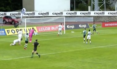 Video: Jablonec pull another one back after weak defending by Celtic |