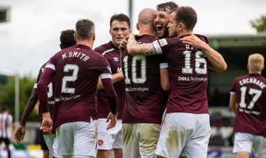 'Credit to Neilson', 'Better than Celtic', 'St Mirren misery' - Hearts fans delight in table-topping win