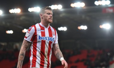 James McClean and Bernard react to James McCarthy Celtic move on Instagram | The Boot Room