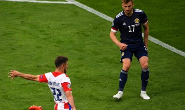 Virals: Celtic ‘one step away’ from £2.5m deal for right-back and Euro 2020 star; it’s not Buta