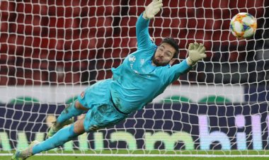 Video: Craig Gordon’s Celtic Park Assist Goes Unnoticed