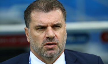 Postecoglou bats away another stupid journalist question with class