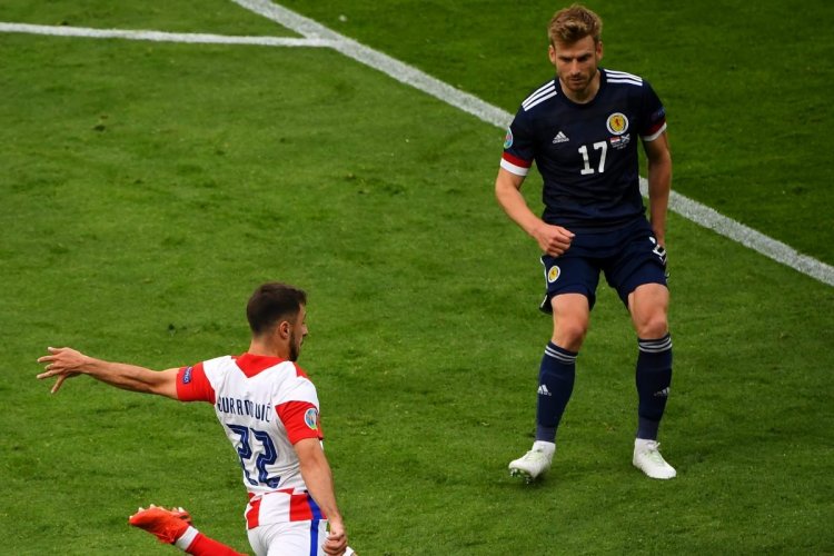 Virals: Celtic ‘one step away’ from £2.5m deal for right-back and Euro 2020 star; it’s not Buta