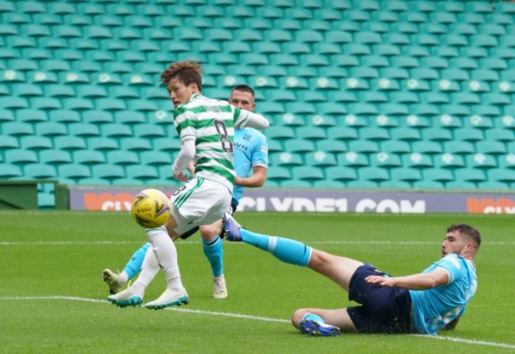 Flying the flag: capacity crowd goes crazy for new signing | The Celti