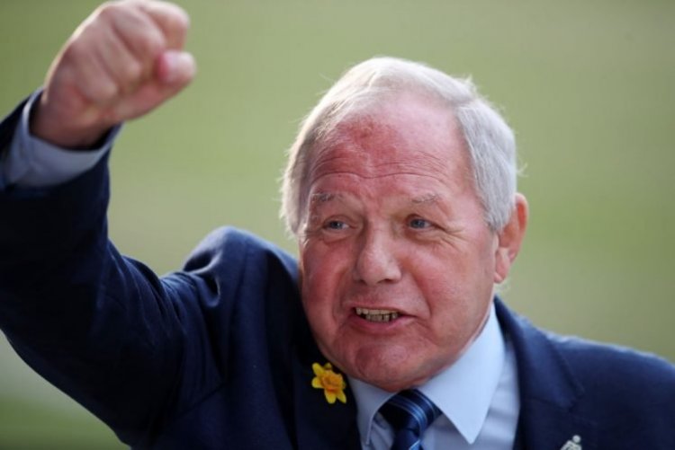 Barry Fry shares current Peterborough United position on Siriki Dembele