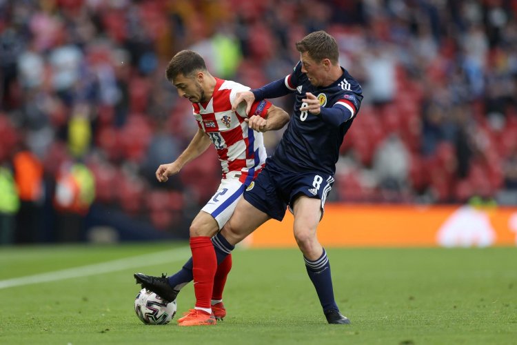 Celtic prioritise right-back Josip Juranovic but are set to miss out on striker Thomas Henry