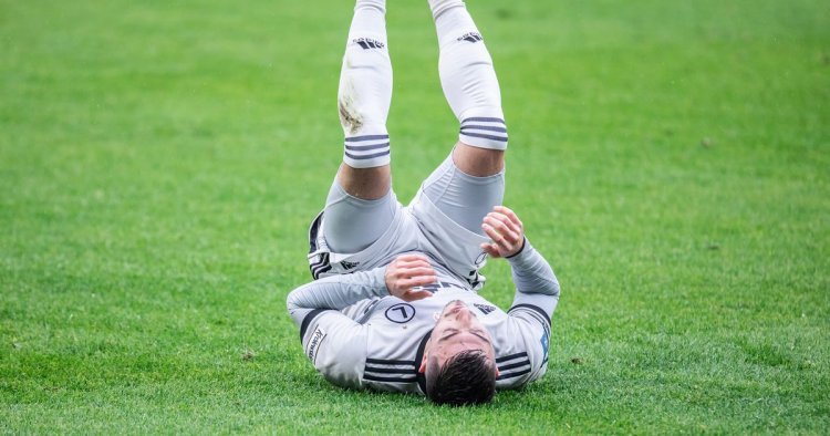 Celtic transfer target in injury scare as Legia Warsaw boss admits fitness sweat