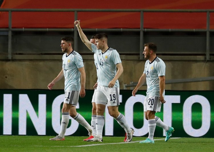 Celtic keen on Griffiths & Nisbet swap deal