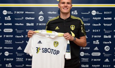 Mark Jackson casts verdict on Leo Hjelde's Leeds United Under-23s debut