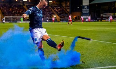 Leigh Griffiths apologises for kicking smoke bomb into St Johnstone fans at Dens Park