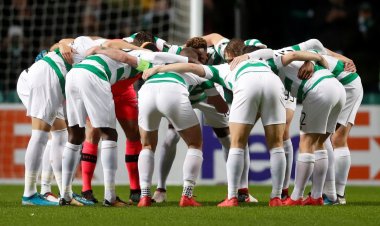 Lightening struck- Celtic fans captures spectacular huddle moment