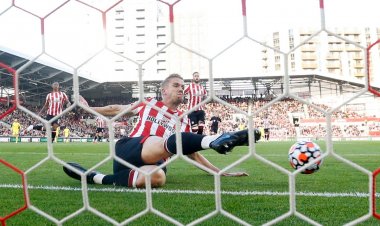 Video: Kristoffer Ajer vs Mo Salah