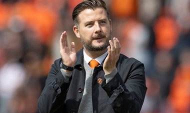 Dundee Utd boss Tam Courts clearly unhappy with Celtic Park penalty incident