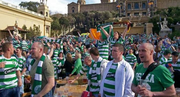 Photo Of The Day: Celtic Fans In Barcelona (2008) | The Celtic Star