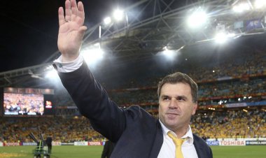 Ange Postecoglou's Celtic move could be delayed | Neos Kosmos