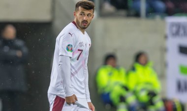 West Ham fans are raging after ExWHUemployee's 2019 Donyell Malen tweet resurfaces - Hammers News
