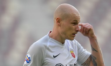 Postecoglou prioritises Celtic Mooy signing above EPL midfielder