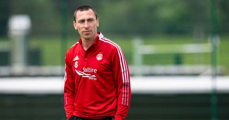 Scott Brown wore a jumper in Aberdeen training and it's just plain weird