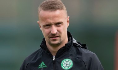 Leigh Griffiths: Celtic striker signs one-year contract extension