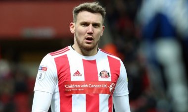 Charlie Wyke to Celtic latest as Sunderland boss offers next move insight
