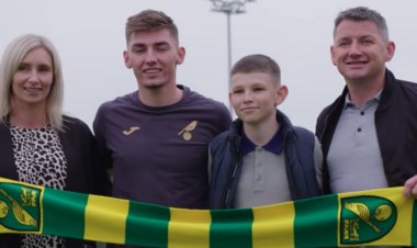 Billy Gilmour's Rangers-mad mum refuses to hold green part of Norwich scarf