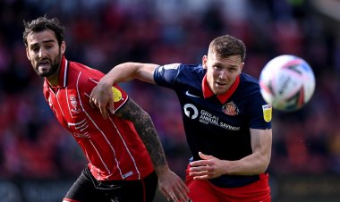 'Don't let the door slam on your way out' - SAFC fans react to Wyke's goodbye