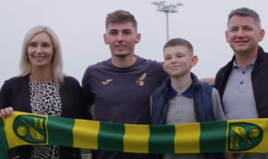 Gilmour's Rangers-mad mum jokes she won't touch the green bit of Norwich's scarf