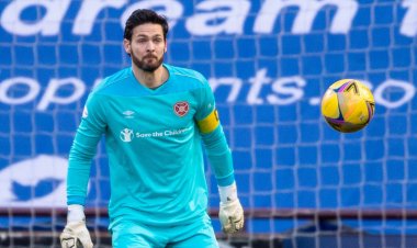 Hearts confirm ex-Celtic goalkeeper Craig Gordon as new captain after Naismith retirement