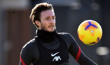 Davies' decision on Liverpool future amid interest from Celtic and Bournemouth