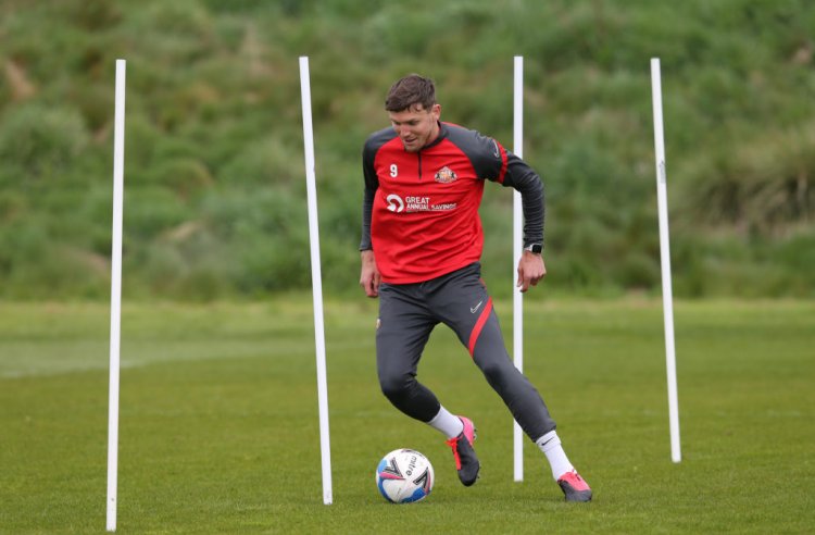Sunderland manager "95%" certain Charlie Wyke will leave after Celtic link - 67 Hail Hail
