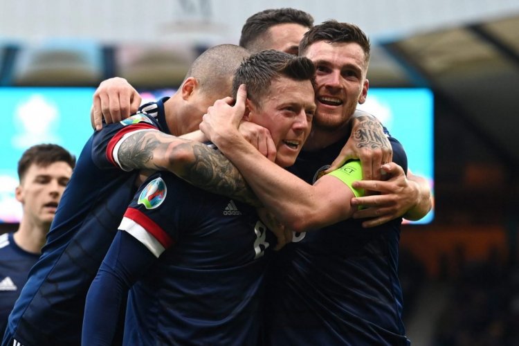 ‘Terrific personality’ – 326-outing Celtic hero names his choice for Broony’s successor