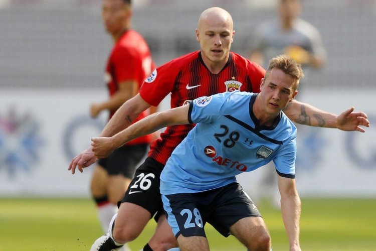 ‘Really good signing’ – Pundit backs move for Celtic target and ex-PL ace; spotted at airport